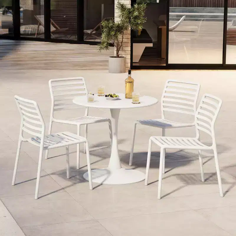 Ensemble de salle à manger d'extérieur et d'intérieur WestinTrends Playa 5 pièces avec table en métal et chaises d'appoint empilables en plastique