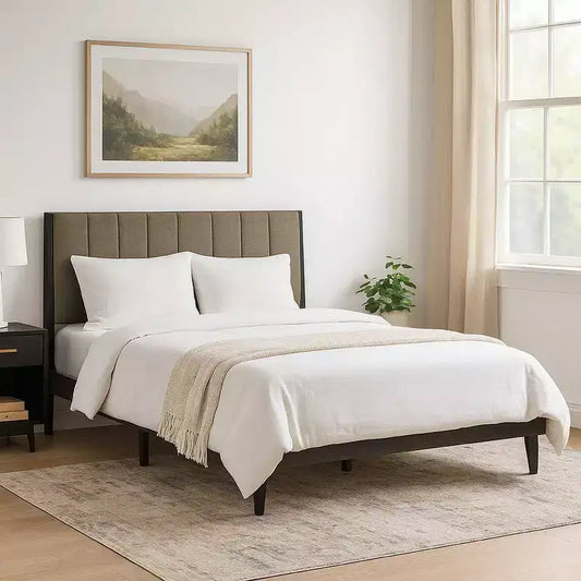 Letto Queen a piattaforma in legno da 85", testiera capitonné a canale, tessuto marrone talpa, 12 doghe incluse