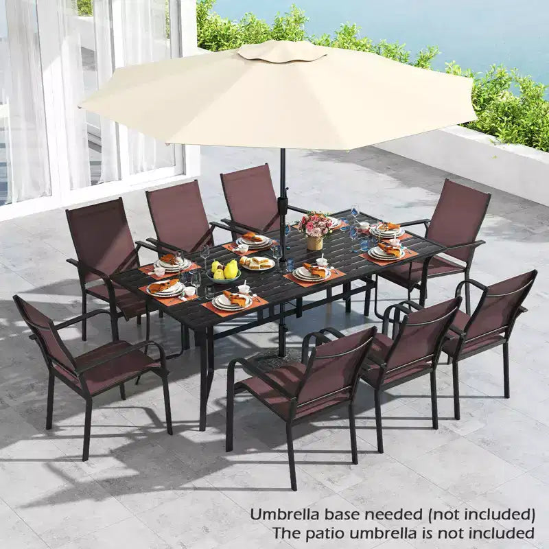 Set da pranzo Gymax 9 pezzi per esterni con tavolo rettangolare e sedie impilabili con foro per ombrellone