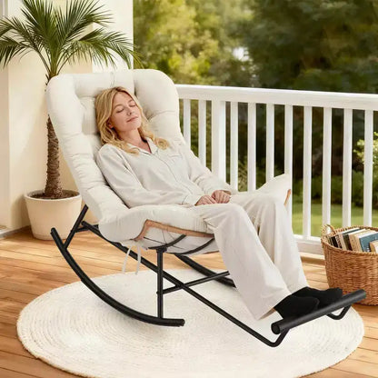 Poltrona a dondolo Papasan oversize beige, 1 posto, con poggiapiedi