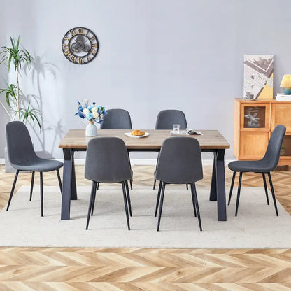 Moderno set da pranzo con tavolo rettangolare nero con base a forma di A e sedie con schienale rotondo