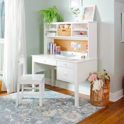 Set Scrivania e Sedia per Bambini Guidecraft Madison con Libreria - Bianco: Scrivania da Scrittura in Legno per Bambini con Contenitore, Tavolo da Studio in Legno per Bambini con Libreria