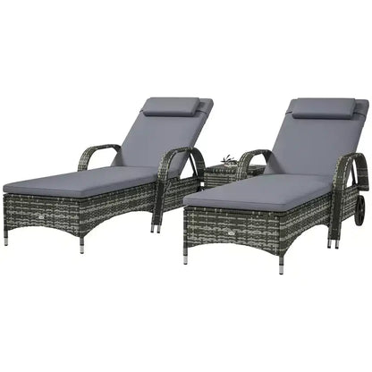 Set di 2 sedie a sdraio in vimini per patio con tavolino, schienale regolabile, ruote, cuscino e poggiatesta