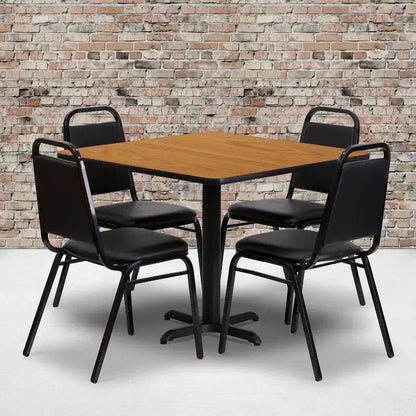Set tavolo Emma and Oliver con base a X laminata quadrata da 36 con 4 sedie da banchetto
