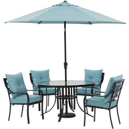 Hanover Lavallette Set da pranzo a 5 pezzi in blu oceano con 4 sedie fisse, tavolo rotondo da 52 pollici con ripiano in vetro, ombrellone e base