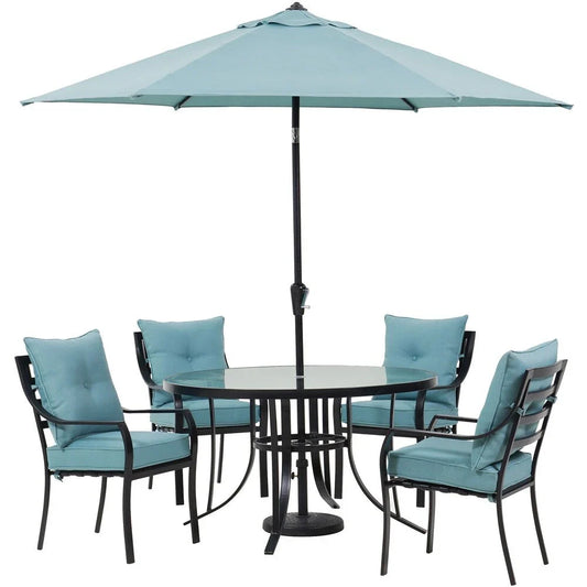 Hanover Lavallette Set da pranzo a 5 pezzi in blu oceano con 4 sedie fisse, tavolo rotondo da 52 pollici con ripiano in vetro, ombrellone e base