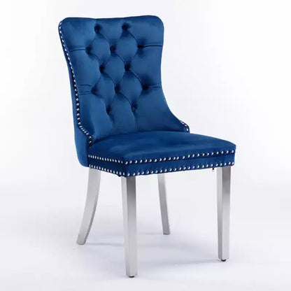 Set di 2 sedie da pranzo contemporanee imbottite in velluto grigio trapuntato in legno massello con gambe placcate in acciaio inossidabile cromato e finiture con borchie