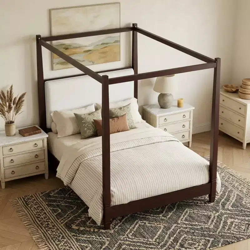 Letto a baldacchino con testiera imbottita