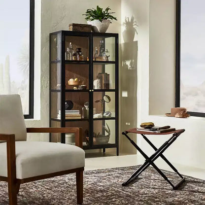 Vetrinetta in vetro Crystal Cove da 60 nero - Threshold™ disegnata con Studio McGee