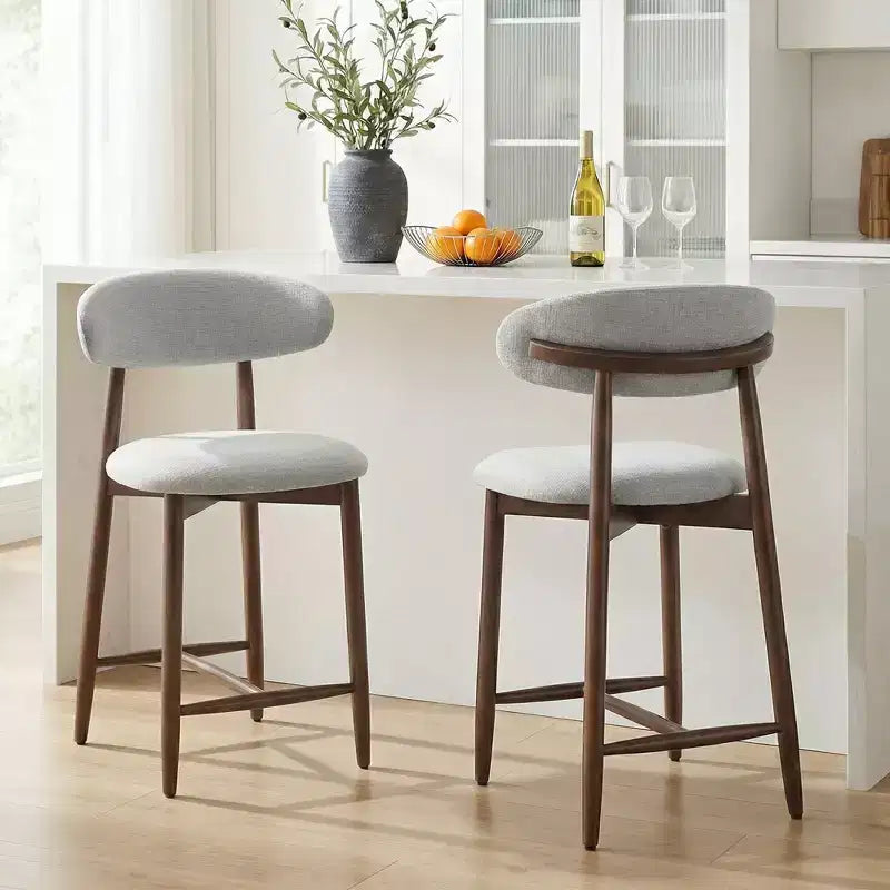 Lot de 2/4/6 tabourets de bar rembourrés Ora Maison à hauteur de comptoir avec tissu et finition noyer