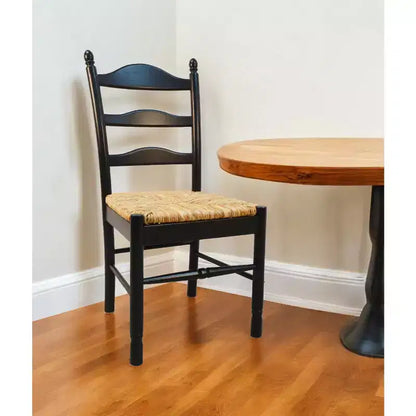HomeRoots Chaise de salle à manger avec dossier échelle en paille et bois noir