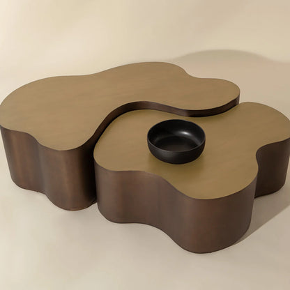 Tavolino da caffè moderno in alluminio verniciato a polvere con forma scultorea | Finitura verniciata a polvere