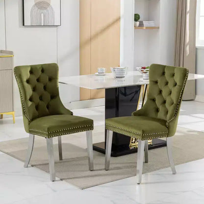 Set di 2 sedie da pranzo contemporanee imbottite in velluto grigio trapuntato in legno massello con gambe placcate in acciaio inossidabile cromato e finiture con borchie