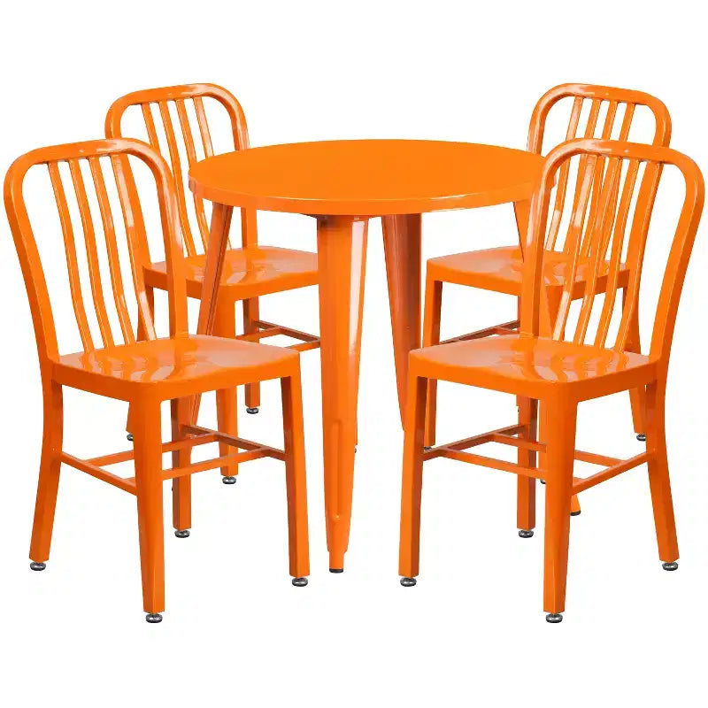 Set Tavolo Tondo in Metallo Emma and Oliver di Grado Commerciale da 30 per Interni ed Esterni e 4 Sedie con Schienale a Doghe