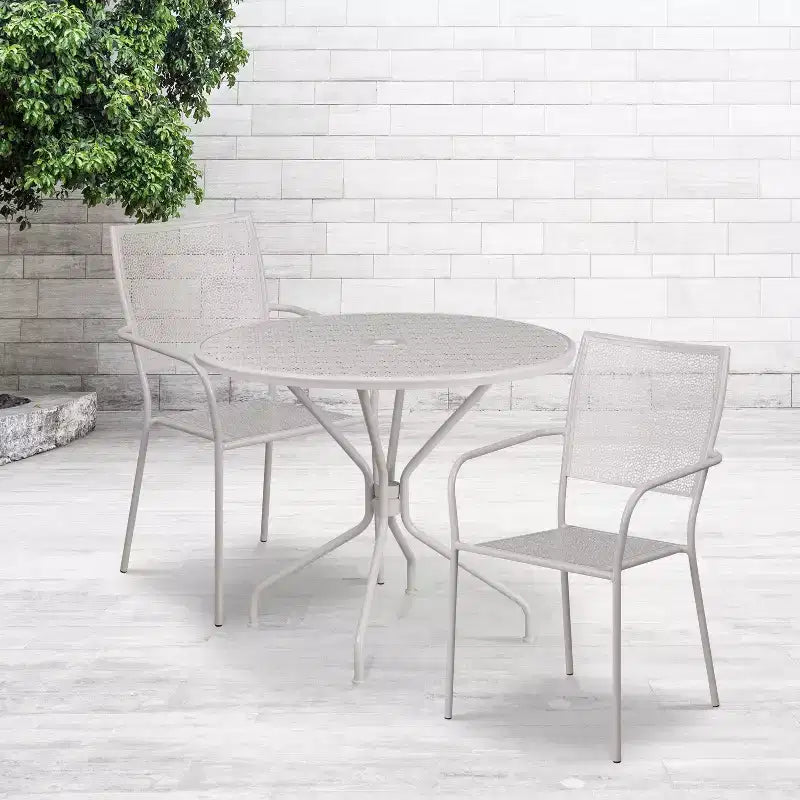 Ensemble table de jardin et de terrasse ronde en métal Emma and Oliver de qualité commerciale de 35,25 po, 2 chaises à dossier carré