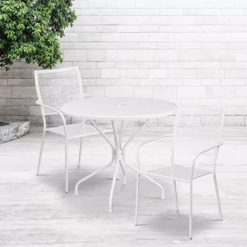Ensemble table de jardin et de terrasse ronde en métal Emma and Oliver de qualité commerciale de 35,25 po, 2 chaises à dossier carré