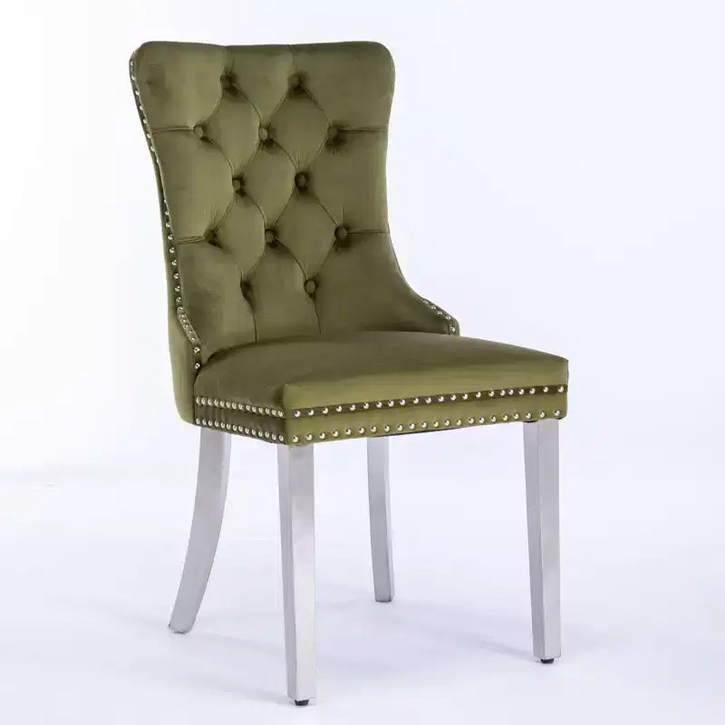 Set di 2 sedie da pranzo contemporanee imbottite in velluto grigio trapuntato in legno massello con gambe placcate in acciaio inossidabile cromato e finiture con borchie