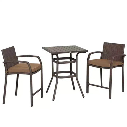 Outsunny Set 3 Pezzi in Rattan e Vimini, Tavolo con Top Effetto Legno e 2 Sgabelli da Bar per Esterni, Patio, Bordo Piscina, Giardino