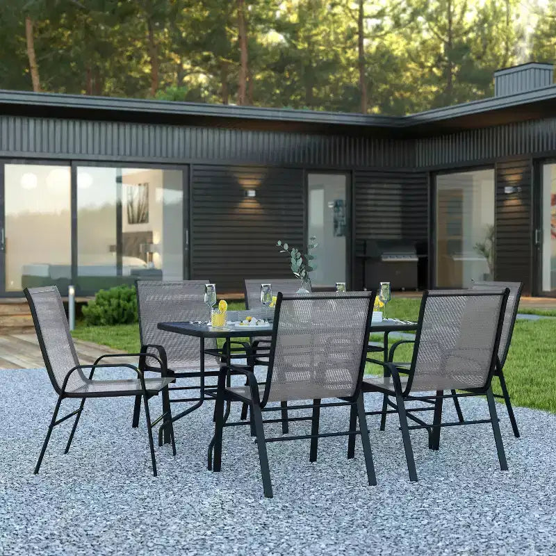 Ensemble de table de patio sept pièces Emma et Oliver avec table en métal avec plateau en verre trempé et 6 chaises empilables Flex Comfort