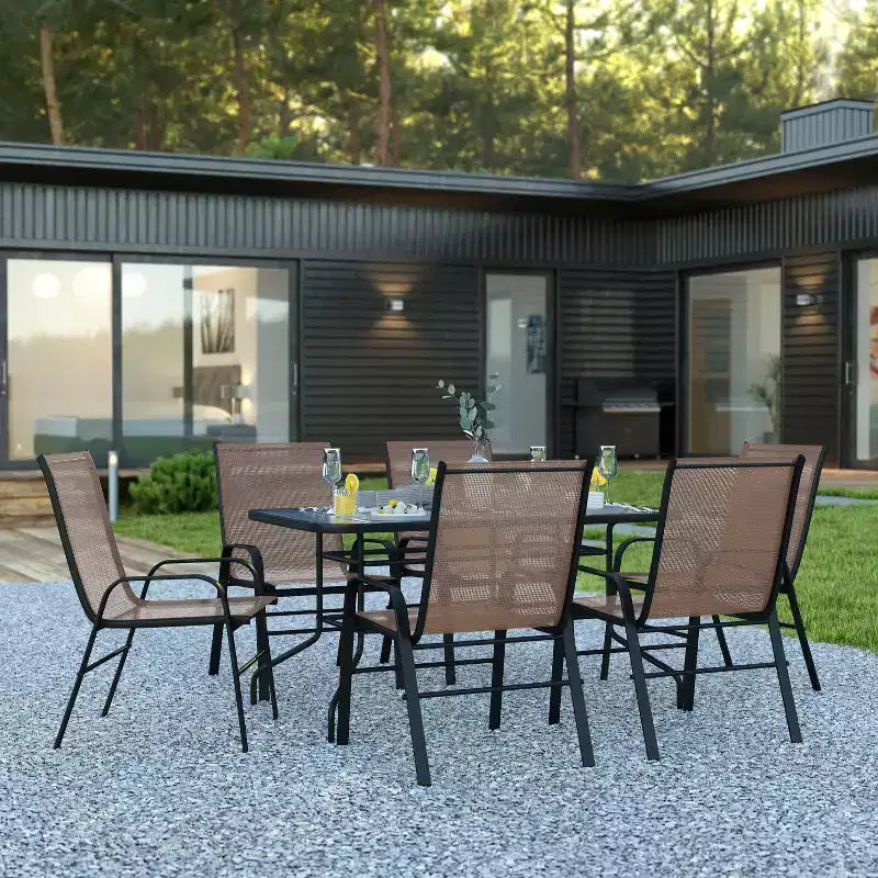 Ensemble de table de patio sept pièces Emma et Oliver avec table en métal avec plateau en verre trempé et 6 chaises empilables Flex Comfort