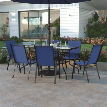 Ensemble de table de patio sept pièces Emma et Oliver avec table en métal avec plateau en verre trempé et 6 chaises empilables Flex Comfort