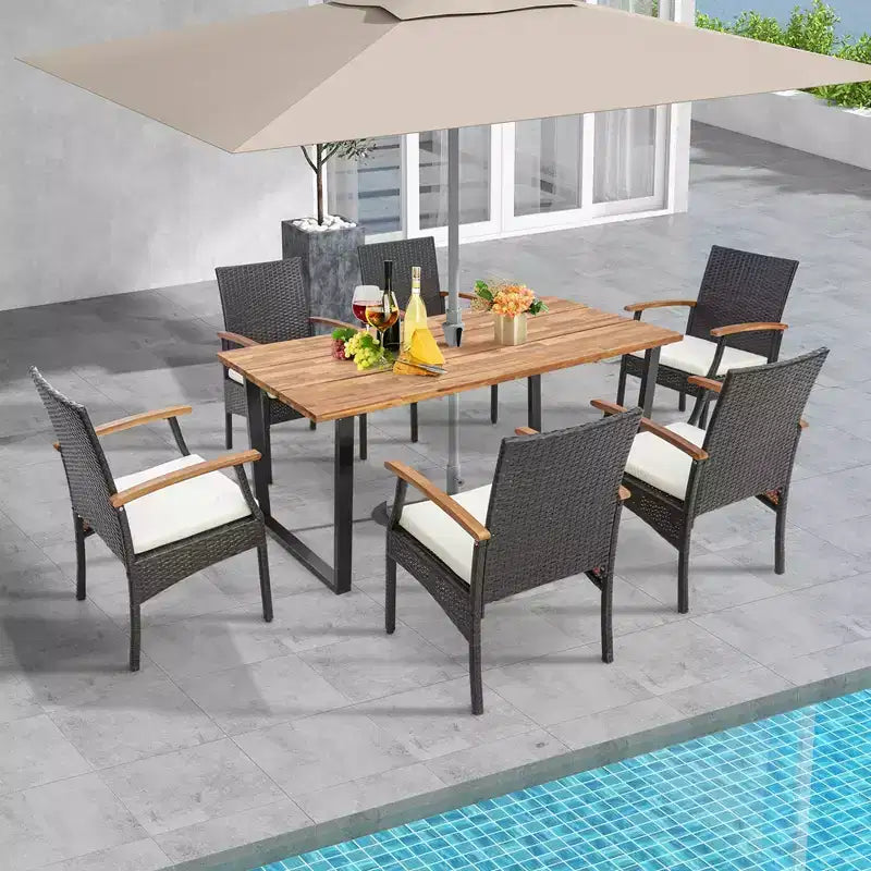 Ensemble de salle à manger Costway 7 pièces en rotin pour patio, table en bois d'acacia, 6 chaises en osier avec trou pour parasol