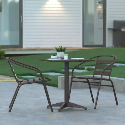 Set Tavolo Quadrato Emma and Oliver da 23,5" in Alluminio per Interni ed Esterni con 2 Sedie con Schienale a Doghe