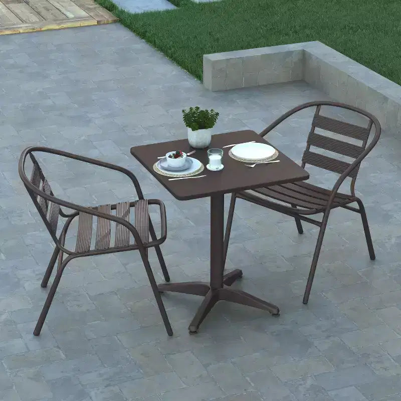 Set Tavolo Quadrato Emma and Oliver da 23,5" in Alluminio per Interni ed Esterni con 2 Sedie con Schienale a Doghe