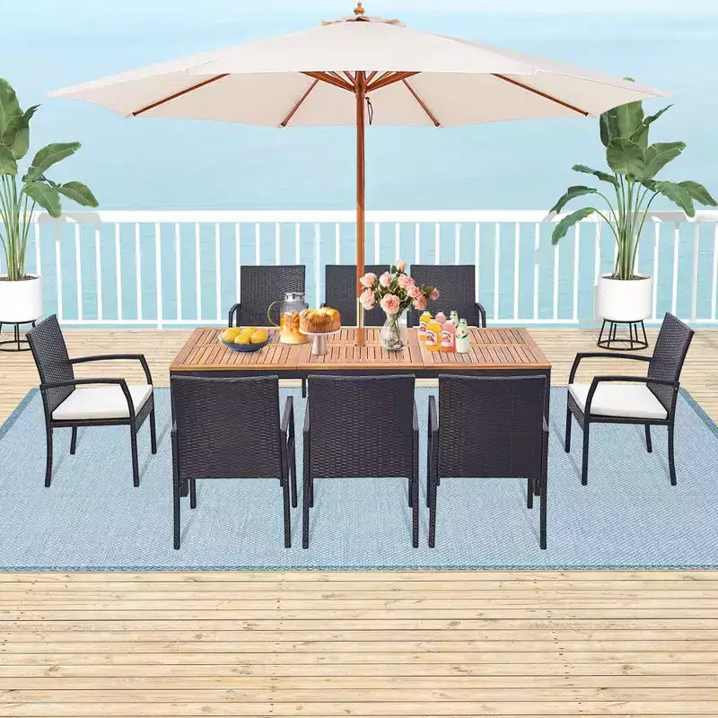 Set da Pranzo Costway 9 Pezzi in Rattan da Esterno con Tavolo in Legno di Acacia, Cuscini, Foro per Ombrellone da 1,9