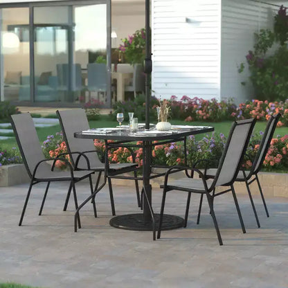 Set da pranzo da esterno 5 pezzi Emma e Oliver con tavolo da patio con ripiano in vetro temperato e 4 sedie impilabili in Textilene Flex Comfort