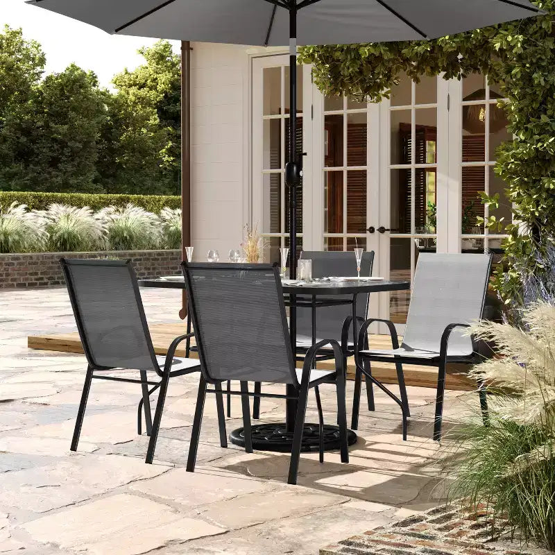 Ensemble de salle à manger d'extérieur Flash Furniture Brazos 5 pièces de qualité commerciale avec table de patio en verre trempé et 4 chaises avec assises et dossiers en matériau Flex Comfort
