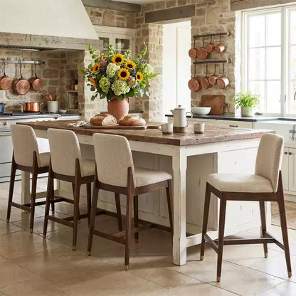 Sgabelli da bancone imbottiti Christopher Knight Home Alexandra Farmhouse in legno di gomma con schienale curvo (Set di 4)