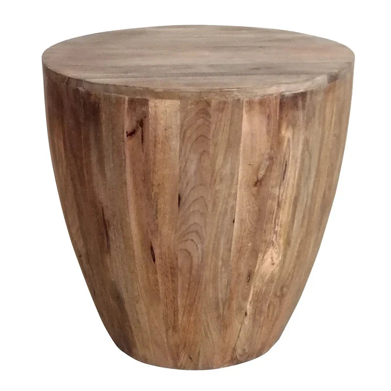 Tavolino Arthur in legno di mango rotondo a forma cilindrica intagliato a mano, con finitura anticata, marrone
