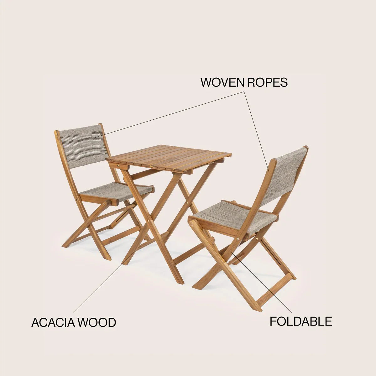 Set da bistrò pieghevole da esterno a 3 pezzi in legno di acacia Cadiz Modern Coastal, di JONATHAN Y