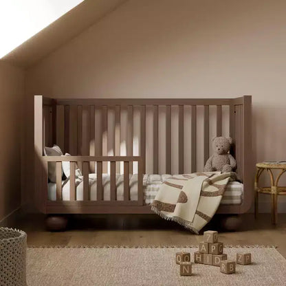 Storkcraft Amalfi Deluxe Culla Trasformabile 5-in-1 con Sponda di Sicurezza per Bambini Inclusa