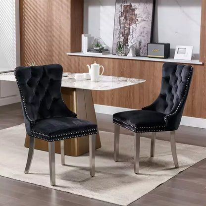 Set di 2 sedie da pranzo contemporanee imbottite in velluto grigio trapuntato in legno massello con gambe placcate in acciaio inossidabile cromato e finiture con borchie