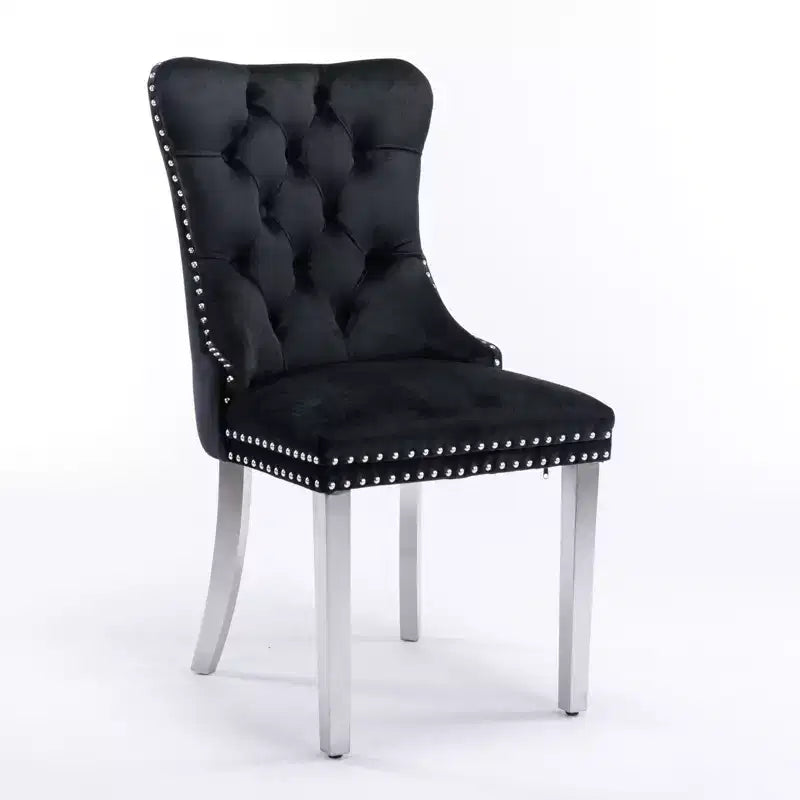 Set di 2 sedie da pranzo contemporanee imbottite in velluto grigio trapuntato in legno massello con gambe placcate in acciaio inossidabile cromato e finiture con borchie