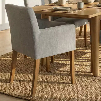Set da pranzo da 9 pezzi con prolunga, include 6 sedie senza braccioli e 2 poltrone in lino neutro, gambe in legno massello, stile moderno-Panipeachy
