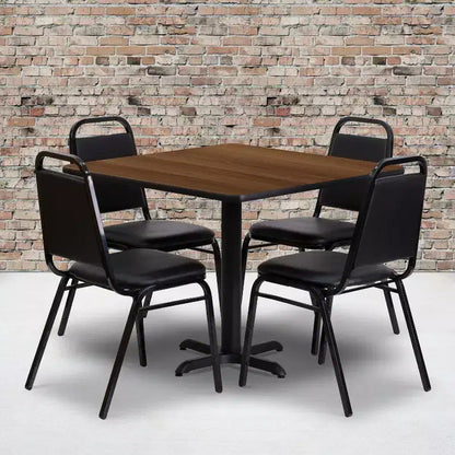 Set tavolo Emma and Oliver con base a X laminata quadrata da 36 con 4 sedie da banchetto
