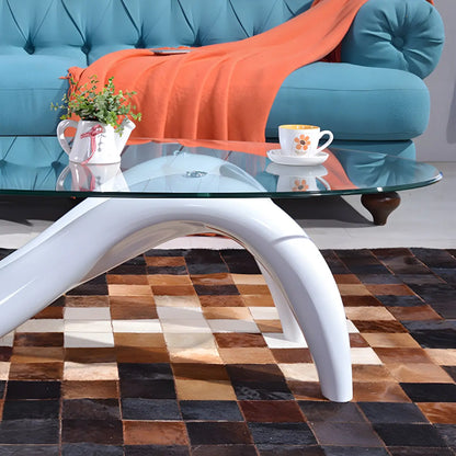 Table basse ovale moderne et abstraite avec plateau en verre et base en métal