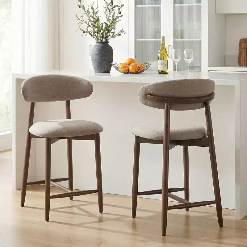 Lot de 2/4/6 tabourets de bar rembourrés Ora Maison à hauteur de comptoir avec tissu et finition noyer