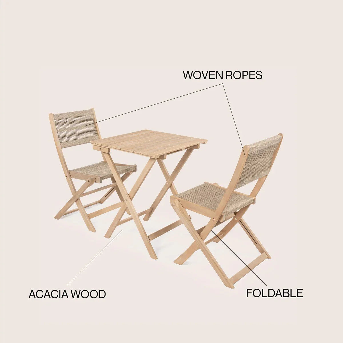 Set da bistrò pieghevole da esterno a 3 pezzi in legno di acacia Cadiz Modern Coastal, di JONATHAN Y