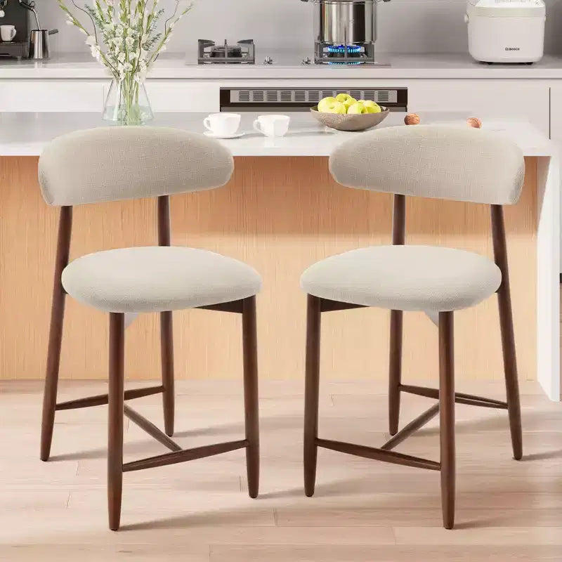 Lot de 2/4/6 tabourets de bar rembourrés Ora Maison à hauteur de comptoir avec tissu et finition noyer