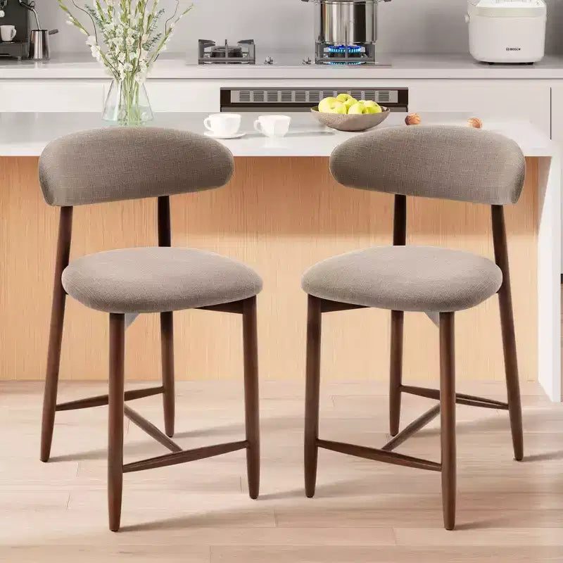 Lot de 2/4/6 tabourets de bar rembourrés Ora Maison à hauteur de comptoir avec tissu et finition noyer